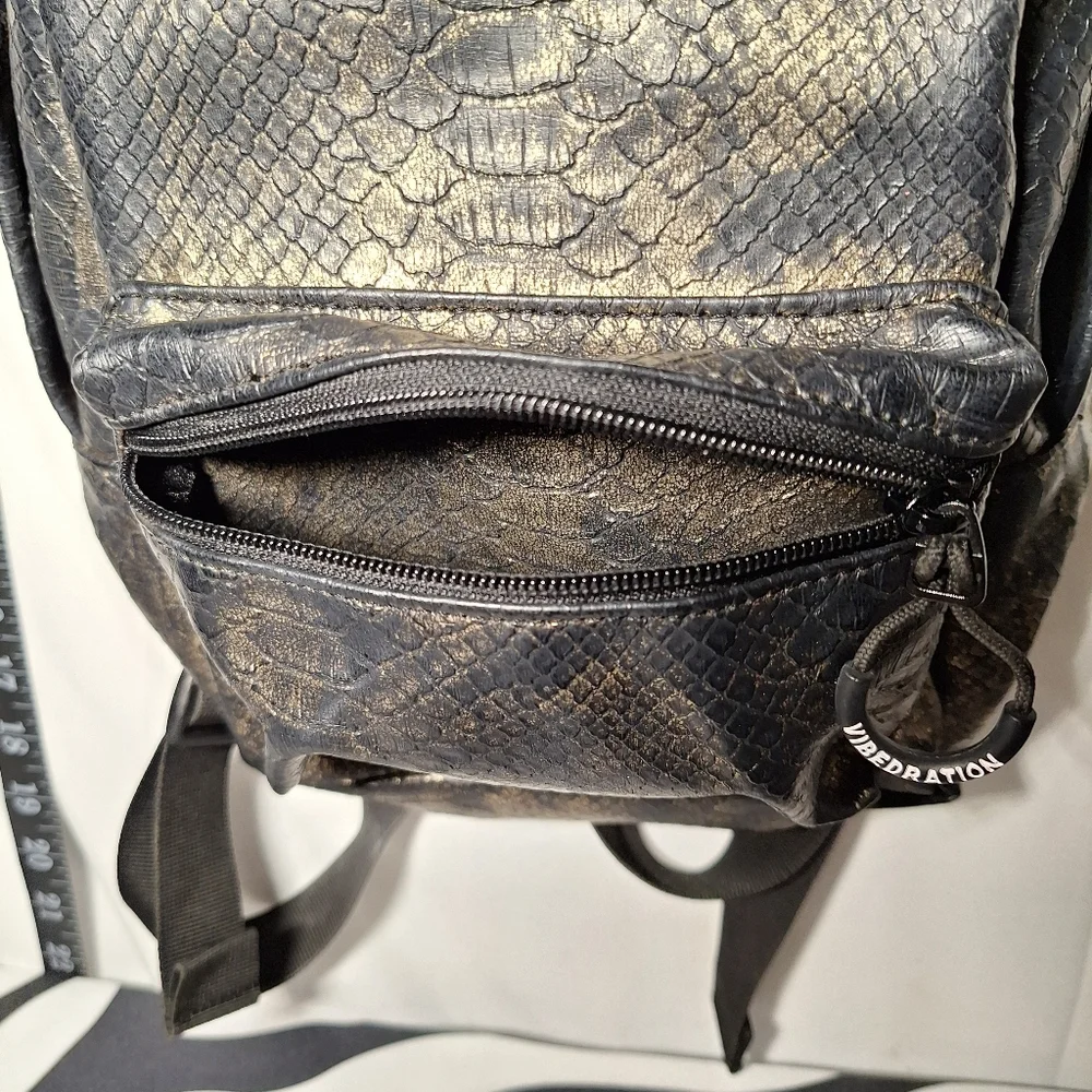 Vibedration Hydration Backpack w/o bladder -Snake/Reptile-Skin-Like - Small Used